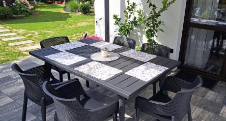 Zestaw mebli obiadowych dla 10 osób Kantara Modern z rozkładanym stołem 160-240 cm i 10 sztaplowanymi krzesłami