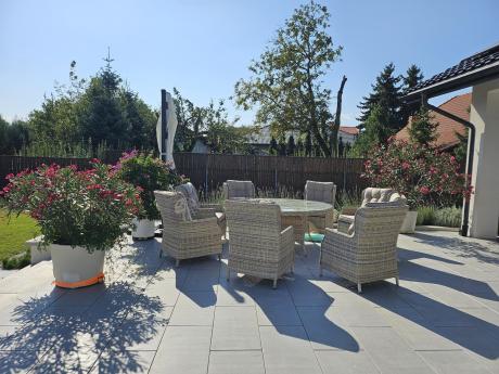 Zestaw mebli obiadowych na taras z okrągłym stołem 8+1 Laritto Beige