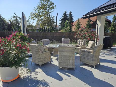 Zestaw mebli obiadowych na taras z okrągłym stołem 8+1 Laritto Beige