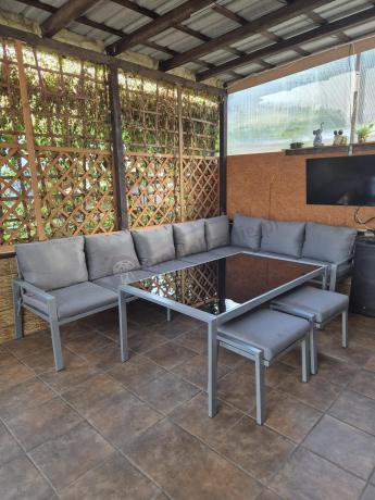 Zestaw mebli ogrodowych metalowych ze stołem 160cm i pufami Sodor Corner XXL - Silver