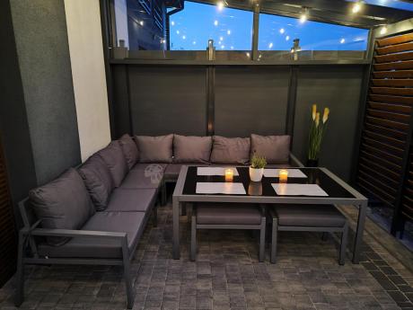 Zestaw mebli ogrodowych metalowych ze stołem 160cm i pufami Sodor Corner XXL - Silver