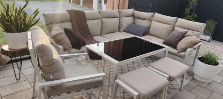 Zestaw mebli ogrodowych z narożnikiem modułowym, fotelem i pufami - Doros Corner XL - Cream