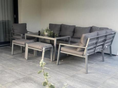Zestaw mebli ogrodowych z narożnikiem modułowym, fotelem i pufami - Sodor Corner XL - Silver