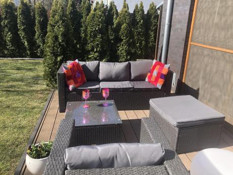 Ciemnoszary zestaw mebli ogrodowych ze stolikiem kawowym