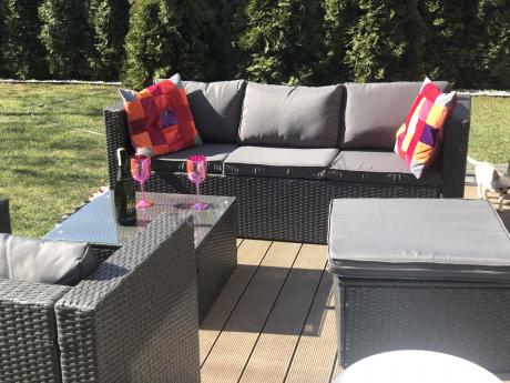 Ciemnoszary zestaw mebli ogrodowych ze stolikiem kawowym