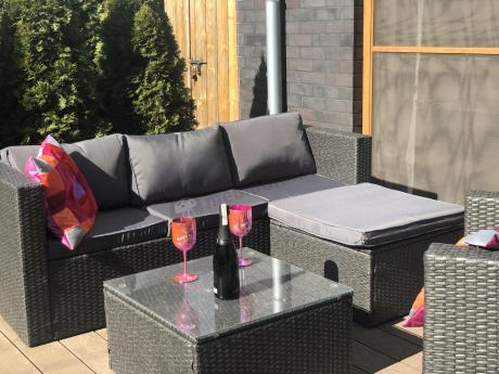 Ciemnoszary zestaw mebli ogrodowych ze stolikiem kawowym