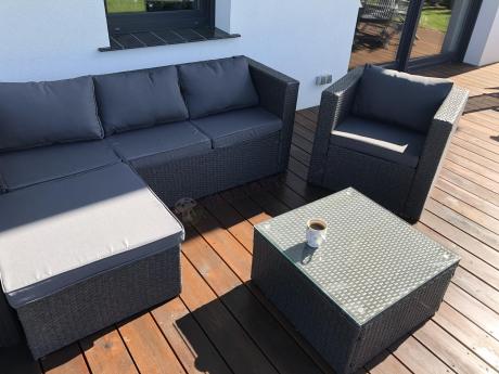 Ciemnoszary zestaw mebli ogrodowych ze stolikiem kawowym