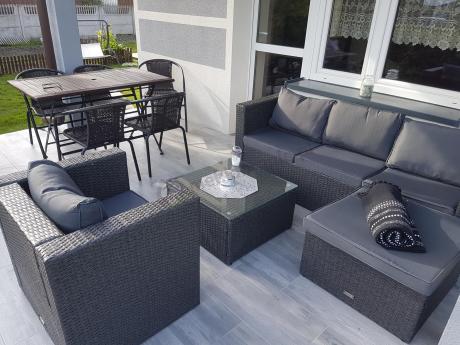 Ciemnoszary zestaw mebli ogrodowych ze stolikiem kawowym