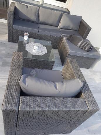 Ciemnoszary zestaw mebli ogrodowych ze stolikiem kawowym