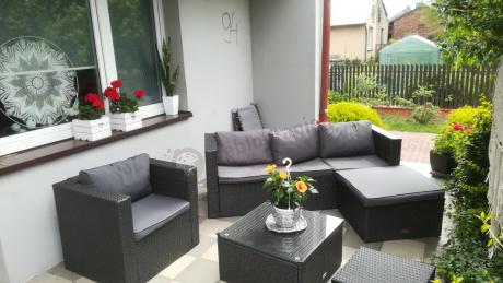 Ciemnoszary zestaw mebli ogrodowych ze stolikiem kawowym