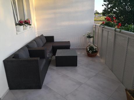 Ciemnoszary zestaw mebli ogrodowych ze stolikiem kawowym