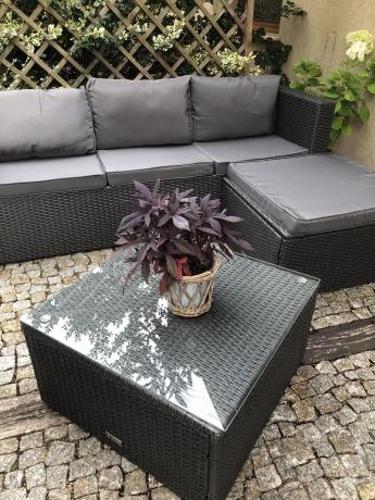 Ciemnoszary zestaw mebli ogrodowych ze stolikiem kawowym
