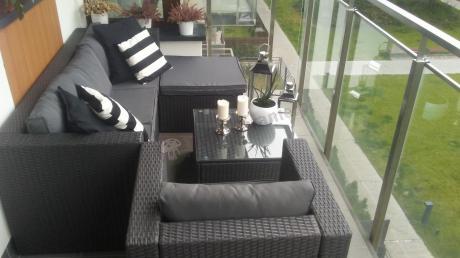 Ciemnoszary zestaw mebli ogrodowych ze stolikiem kawowym