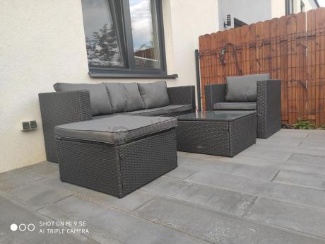 Ciemnoszary zestaw mebli ogrodowych ze stolikiem kawowym