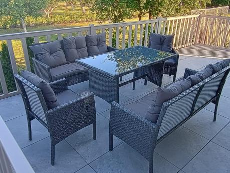 Zestaw mebli ogrodowych z technorattanu z 2 sofami, 2 fotelami i stołem Torino Grande antracyt