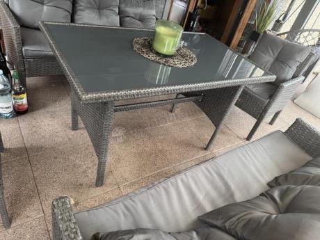 Zestaw mebli ogrodowych z technorattanu z 2 sofami, 2 fotelami i stołem Torino Grande antracyt