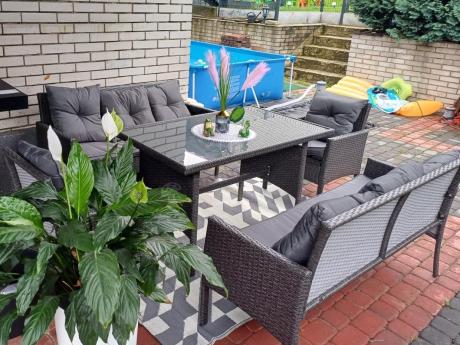 Zestaw mebli ogrodowych z technorattanu z 2 sofami, 2 fotelami i stołem Torino Grande antracyt