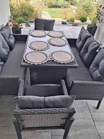 Zestaw mebli ogrodowych z technorattanu z 2 sofami, 2 fotelami i stołem Torino Grande antracyt