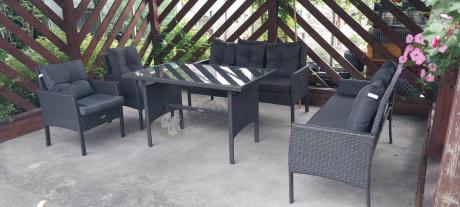 Zestaw mebli ogrodowych z technorattanu z 2 sofami, 2 fotelami i stołem Torino Grande antracyt