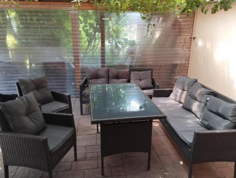 Zestaw mebli ogrodowych z technorattanu z 2 sofami, 2 fotelami i stołem Torino Grande antracyt