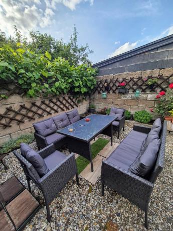 Zestaw mebli ogrodowych z technorattanu z 2 sofami, 2 fotelami i stołem Torino Grande antracyt