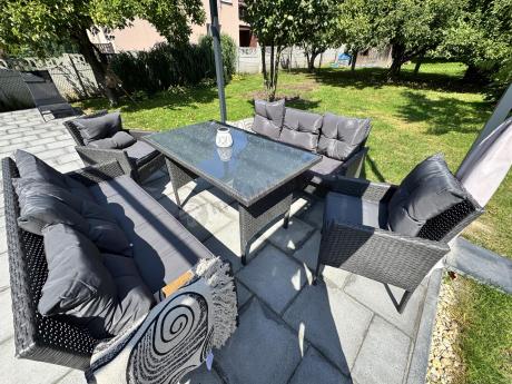 Zestaw mebli ogrodowych z technorattanu z 2 sofami, 2 fotelami i stołem Torino Grande antracyt