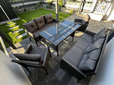 Zestaw mebli ogrodowych z technorattanu z 2 sofami, 2 fotelami i stołem Torino Grande antracyt