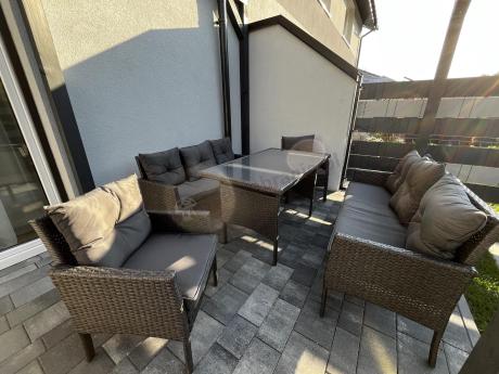 Zestaw mebli ogrodowych z technorattanu z 2 sofami, 2 fotelami i stołem Torino Grande antracyt