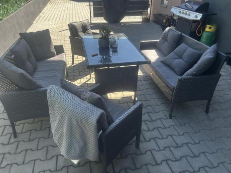 Zestaw mebli ogrodowych z technorattanu z 2 sofami, 2 fotelami i stołem Torino Grande antracyt