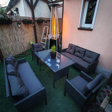 Zestaw mebli ogrodowych z technorattanu z 2 sofami, 2 fotelami i stołem Torino Grande antracyt