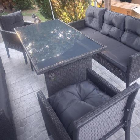 Zestaw mebli ogrodowych z technorattanu z 2 sofami, 2 fotelami i stołem Torino Grande antracyt