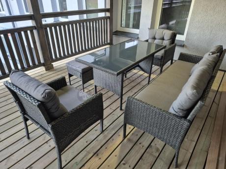 Zestaw mebli ogrodowych z wysokim stołem, sofą 175cm i fotelami Perata Dining Anthracite