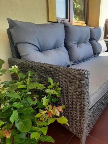 Zestaw mebli ogrodowych z wysokim stołem, sofą 175cm i fotelami Perata Dining Anthracite