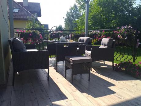 Zestaw mebli ogrodowych z wysokim stołem, sofą 175cm i fotelami Perata Dining Anthracite