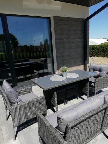 Zestaw mebli ogrodowych z wysokim stołem, sofą 175cm i fotelami Perata Dining Anthracite