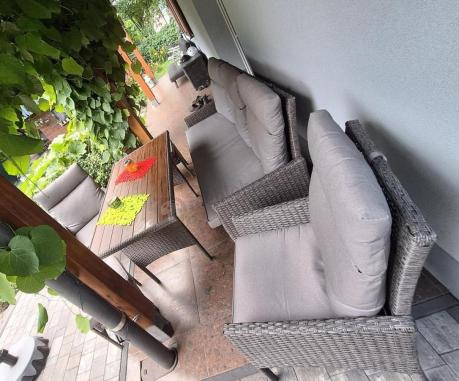 Zestaw mebli ogrodowych z wysokimi oparciami, stołem polywood, sofą 175cm Lirata Dining Antracytowy