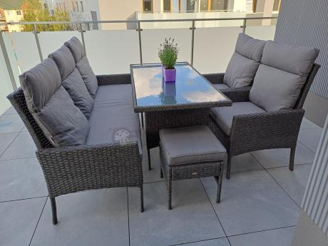 Zestaw mebli ogrodowych z wysokimi oparciami, stołem, sofą 175cm Lirata Dining Antracytowy