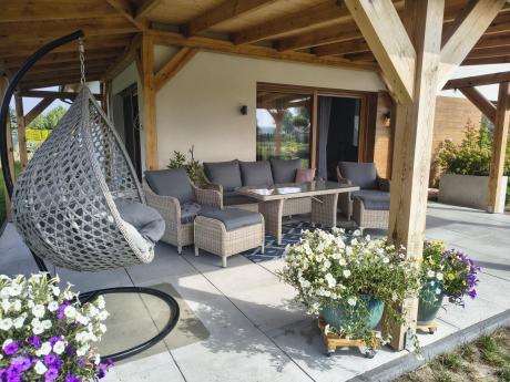 Zestaw mebli technorattanowych z sofą 180cm, fotelami, pufami i wysokim stołem Novici Dining Creme