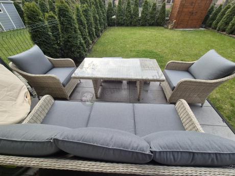 Zestaw mebli technorattanowych z sofą 180cm, fotelami, pufami i wysokim stołem Novici Dining Creme