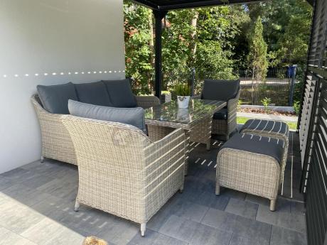 Zestaw mebli technorattanowych z sofą 180cm, fotelami, pufami i wysokim stołem Novici Dining Creme