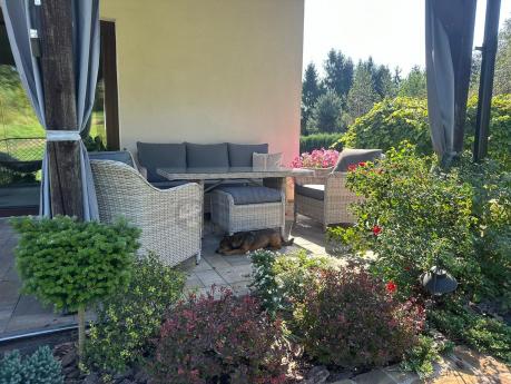 Zestaw mebli technorattanowych z sofą 180cm, fotelami, pufami i wysokim stołem Novici Dining Creme