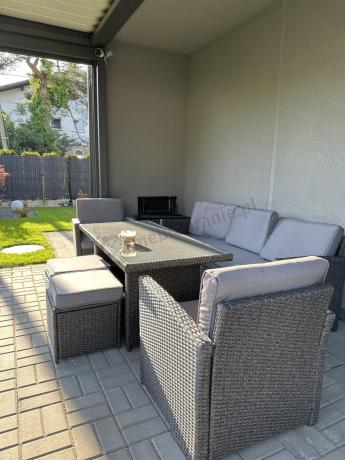 Zestaw mebli z sofą 186cm, wysokim stołem, fotelami i pufami Cofete Dining – Anthracite