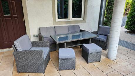 Zestaw mebli z sofą 186cm, wysokim stołem, fotelami i pufami Cofete Dining – Anthracite