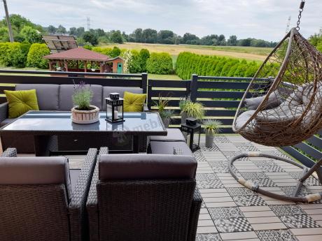 Zestaw mebli z sofą 186cm, wysokim stołem, fotelami i pufami Cofete Dining – Anthracite