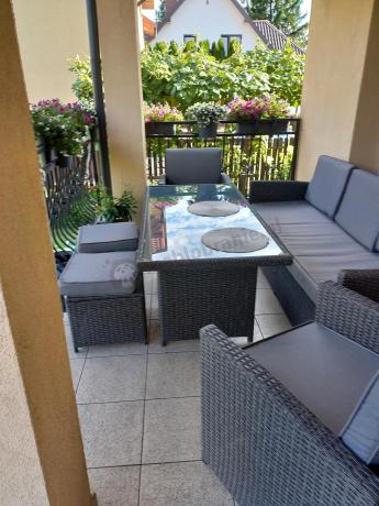 Zestaw mebli z sofą 186cm, wysokim stołem, fotelami i pufami Cofete Dining – Anthracite