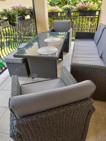 Zestaw mebli z sofą 186cm, wysokim stołem, fotelami i pufami Cofete Dining – Anthracite