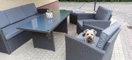 Zestaw mebli z sofą 186cm, wysokim stołem, fotelami i pufami Cofete Dining – Anthracite
