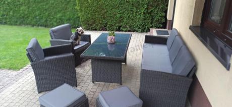 Zestaw mebli z sofą 186cm, wysokim stołem, fotelami i pufami Cofete Dining – Anthracite