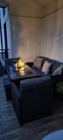 Zestaw mebli z sofą 186cm, wysokim stołem, fotelami i pufami Cofete Dining – Anthracite