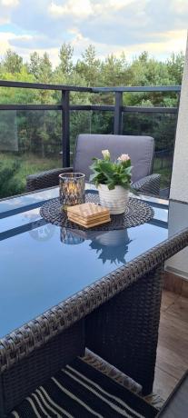 Zestaw mebli z sofą 186cm, wysokim stołem, fotelami i pufami Cofete Dining – Anthracite